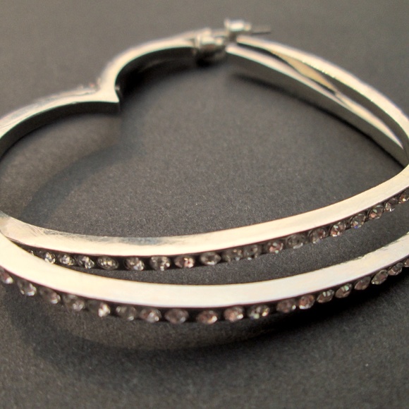 💖💎Rhinestone Heart Hoop Earrings Silver Tone - Picture 1 of 8
